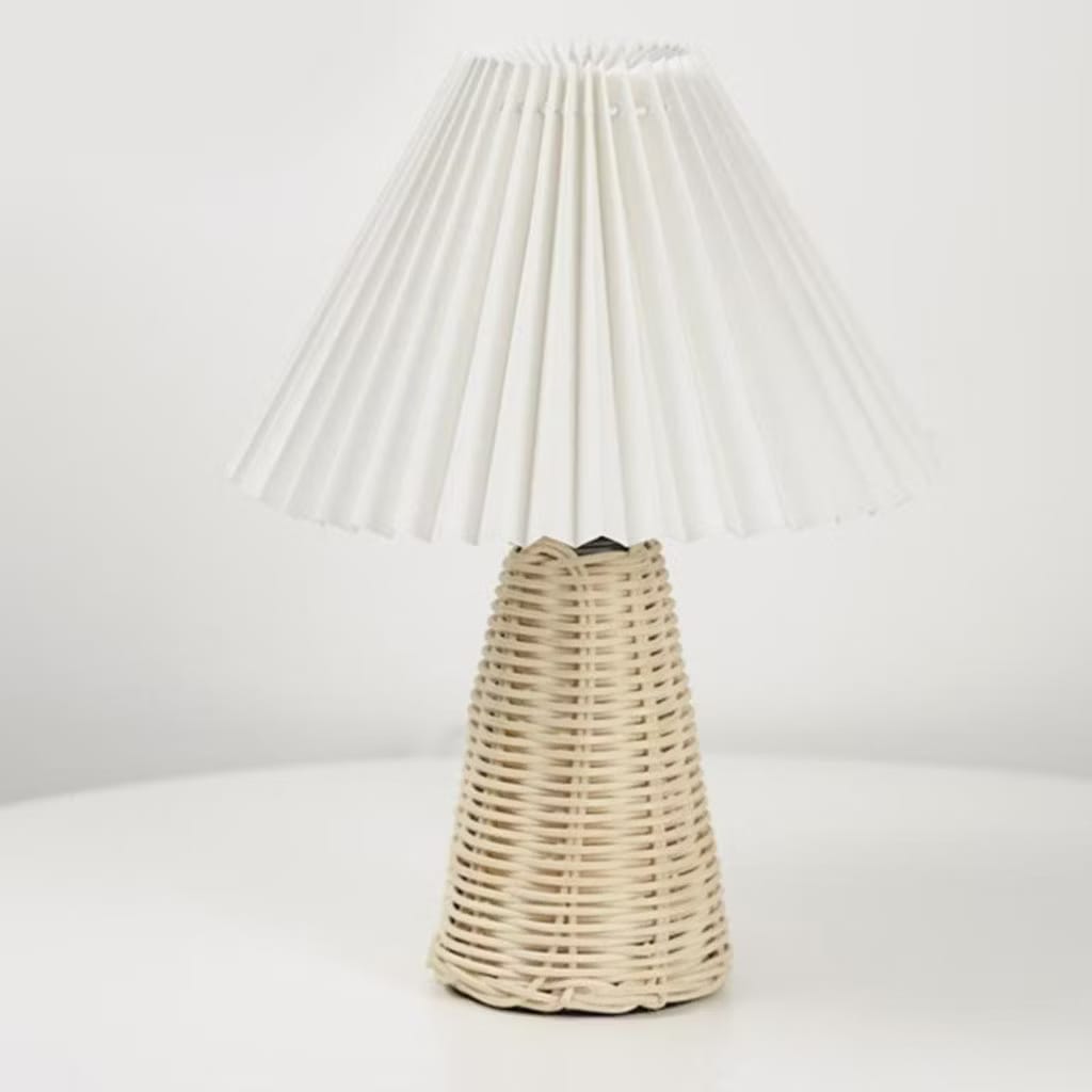 Luminária Plissada com Base de Rattan
