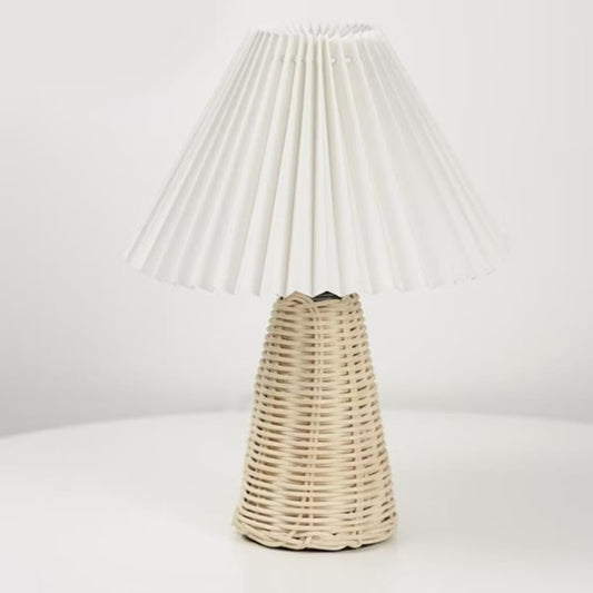 Luminária Plissada com Base de Rattan